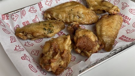 We Tried Smashburger's New Chicken Wings — Here's How It Went