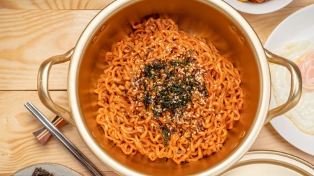 The Hack Gordon Ramsay Uses To Elevate Ramen