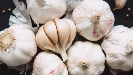 Ina Garten's Clever Trick For Peeling Garlic